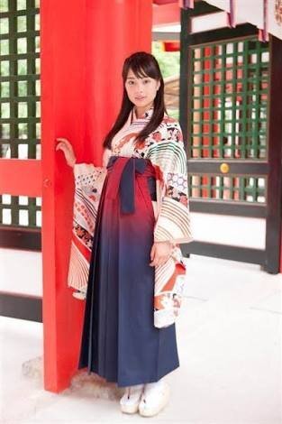 広瀬すずちゃんが映画 ちはやふる 内で着用していた着物と袴 下画像のもの Yahoo 知恵袋