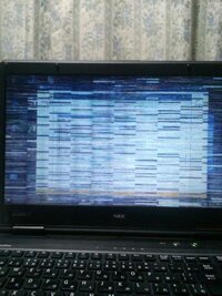 パソコン画面に変な横線が出てフリーズ 助けてください パソコン使 Yahoo 知恵袋