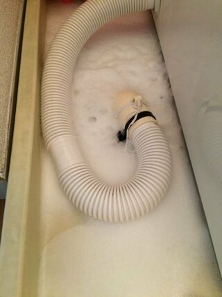洗濯機排水口から泡が溢れてきます 考えられるのは排水口の詰 Yahoo 知恵袋
