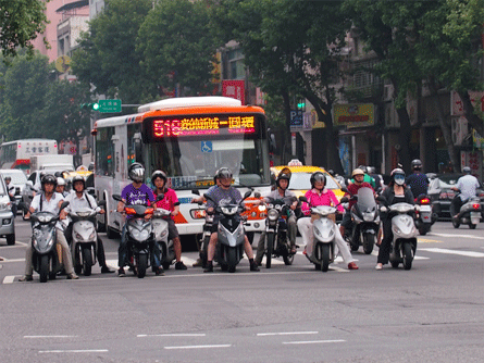 信号待ちのときにすり抜けをしないバイクて邪魔だとは思いませんか Yahoo 知恵袋