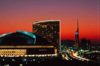 Fukuokaは大都会じゃん、スーパー都会じゃん！Fukuoka CITYとヨコハマシとではどちらが大都会ですか？ http://www.dailymotion.com/video/x1hrjlz_%E5%87%BA%E6%B2%A1-%E3%82%...

夕暮れの美しい大都会、Seaside Momochi