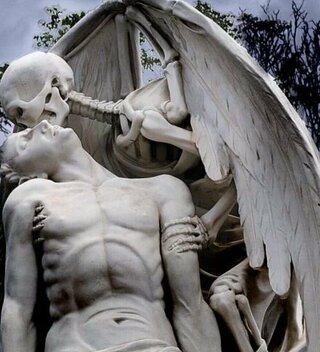 貼付した画像は バルセロナの共同墓地にある 死神の接吻 という彫刻だそうで Yahoo 知恵袋
