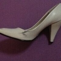 靴の汚れの落とし方について白いハイヒールに画像のような黒い引っか Yahoo 知恵袋