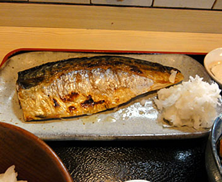 写真の鯖の塩焼きですが カロリーどれぐらいですしょうか ざ Yahoo 知恵袋