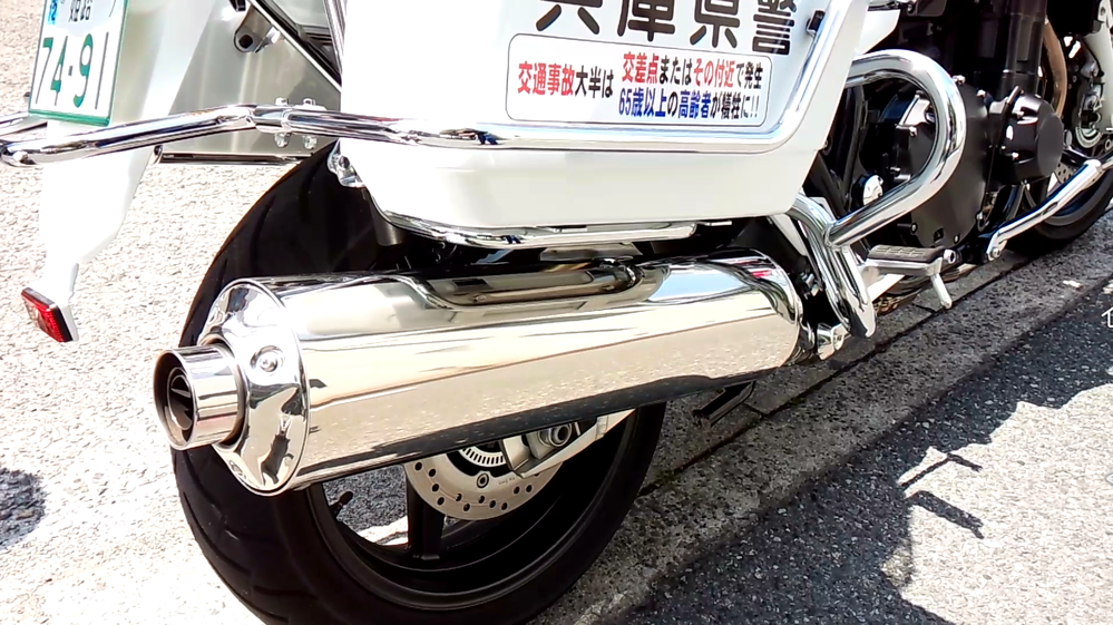 CB400sbの純正マフラー　とても綺麗です。 ヨシムラと純正マフラー聴き比べ！フルエキサウンドと純正