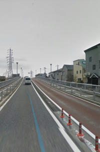 この写真のような橋の車道を自転車で走っていると 道幅が狭いのでギ Yahoo 知恵袋