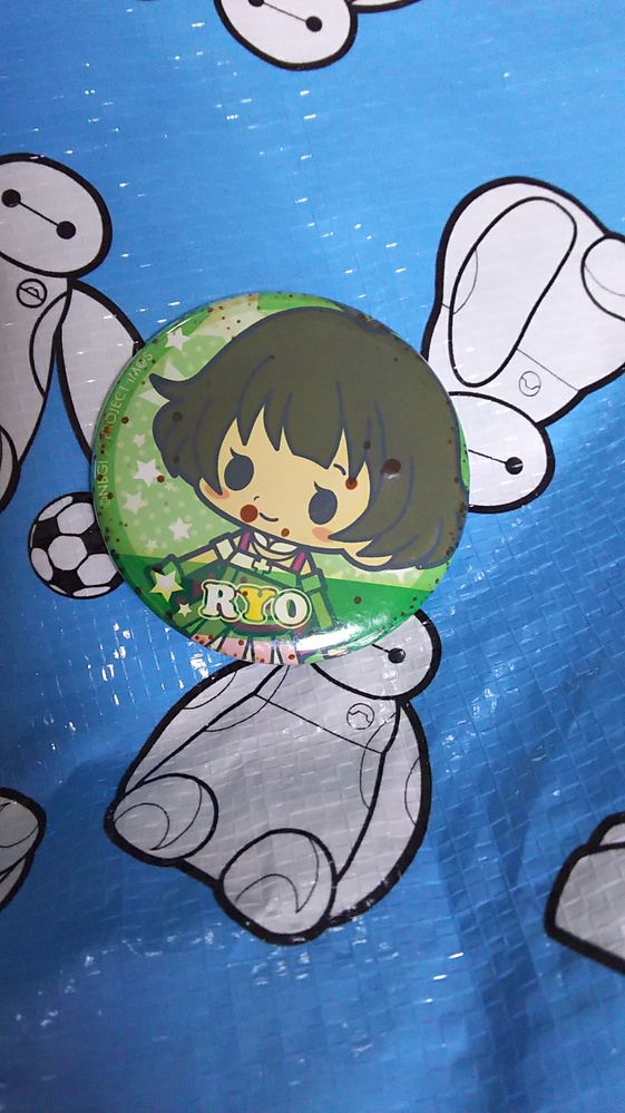 缶バッジの表面に錆のようなものができてしまいました。裏面の針など