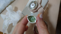 クロエの香水の押す部分にカビのようなものが生えてしまい、緑の液体が噴出されるようになりました。 部品の周囲にも緑の汚れがついていますが、瓶の中の液体は大丈夫で、
この汚れた押す部分を外して直接プッシュすると綺麗な液体が出て来ます。

どうにか使い切りたいのですが、どのようにすれば良いものでしょうか。
お知恵をお貸しください。