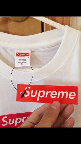 至急 本物か偽物か判別お願いします Supremeのボックスロゴtシャツで Yahoo 知恵袋