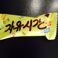 韓国のお土産で頂いたのですが、こちらのお菓子の商品名を教えて