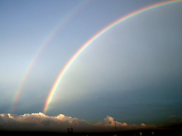 ハワイ語で「二重虹」はなんと言うのでしょうか？ - 英語ではダブル 