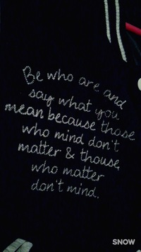 この服に書いてある英語は悪い意味ではないですか 変な意味の英語が Yahoo 知恵袋