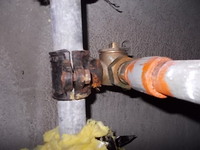 マンションの地下の水道管で あまり見たことのない継手がありました 真鍮のチーズの 教えて 住まいの先生 Yahoo 不動産