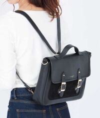 こんな感じの四角くて レトロな鞄の種類の名前ってなんですか 知ってる方お願 Yahoo 知恵袋