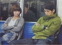 昔のドラマですが Sp革命前日で岡田准一が着ていたこの服 パーカー のメー Yahoo 知恵袋