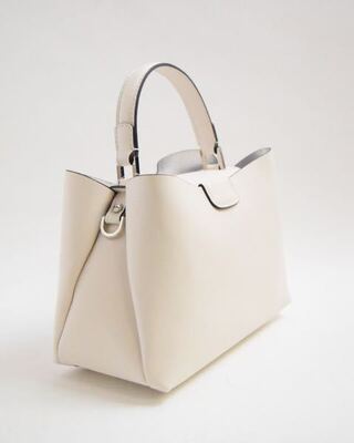 白のバッグは使いやすいと思いますか 春夏に向けて 白のバッ Yahoo 知恵袋