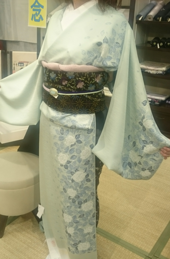 付け下げ訪問着の紋入れについて質問です。結婚式や披露宴にお呼ばれす