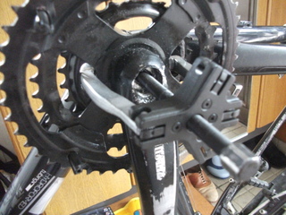 自転車のクランクが外れません コッタレスクランク抜きで失敗しクラ Yahoo 知恵袋