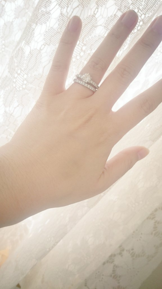 この重ね付けどう思いますか 結婚指輪 婚約指輪を重ね付けした時に 隙 Yahoo 知恵袋