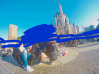 ディズニーランドのシンデレラ城の前で 写真撮っている人がいますが 三脚や自 Yahoo 知恵袋