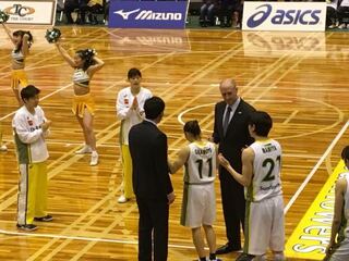 女子バスケットボール選手の中で髪が長い選手はお団子ヘアにしている Yahoo 知恵袋