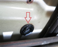 車のグロメットがとれません うまくとる方法はないでしょうか プライヤーで挟 Yahoo 知恵袋
