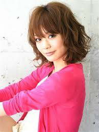 クレヨンしんちゃんの母のミサエさんの髪型は どんな髪型ですか こうい Yahoo 知恵袋