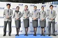 Anaの機内と地上の制服のデザインは違うのでしょうか 左から 最初の Yahoo 知恵袋