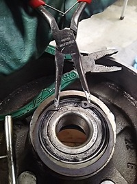 自転車 ハブ cリング 外し方
