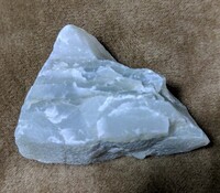 石に詳しい方この石の名前わかりますでしょうか 山間部の川の浅瀬で Yahoo 知恵袋