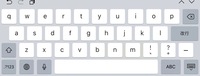 iPadのキーボードに「空白」あるいは「スペース」などのキーがないのですが、半角や全角のスペースを入れる時にはどうしたらよいのでしょうか？現行のiPadエアー2です。 