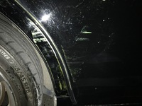 至急解答お願いします 駐車場の発券機にぶつかり擦ってしまい色がつ Yahoo 知恵袋