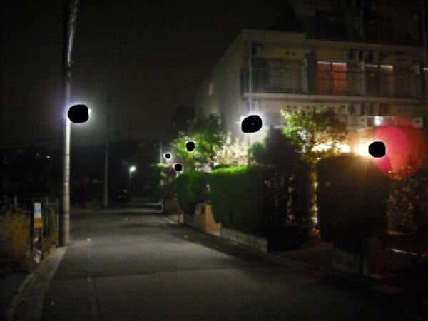 夜 外を見ると街灯などの光が全てリング状に見えます 光の真ん中部分が Yahoo 知恵袋