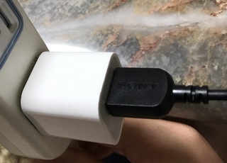 オーストラリアで充電するには ウォークマンとiphoneの充電機は変圧器が Yahoo 知恵袋