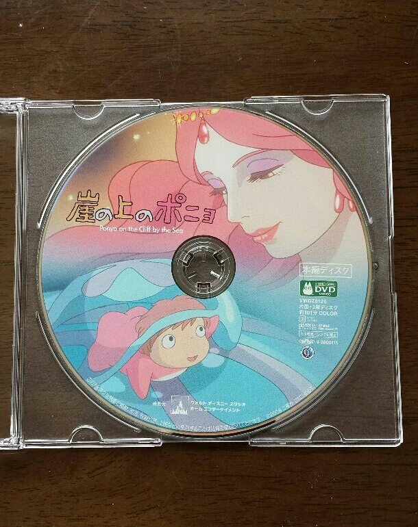 ジブリのDVD本編ディスクと特典ディスク、両方で本編が見れますが