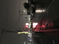 雨の日の夜のアスファルトの描き方下の写真のような濡れた夜のアスフ Yahoo 知恵袋