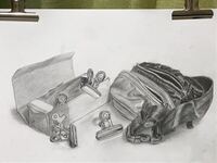 デッサンを描きました 評価お願いします 独学です 質感の描き分け Yahoo 知恵袋