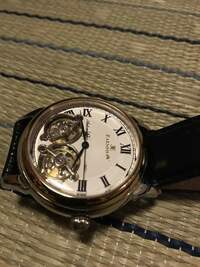 この腕時計について、時計好きの人はパッと見で、安物だと分かります - Yahoo!知恵袋