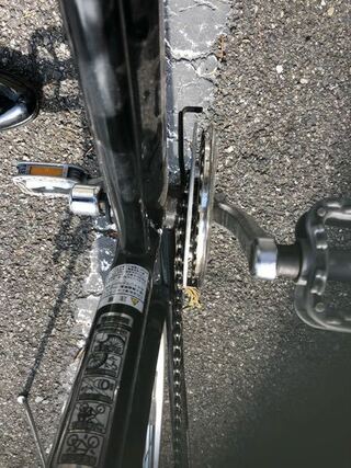 自転車のチェーンがこのように挟まったまま外れました これは自転車屋さんに行 Yahoo 知恵袋