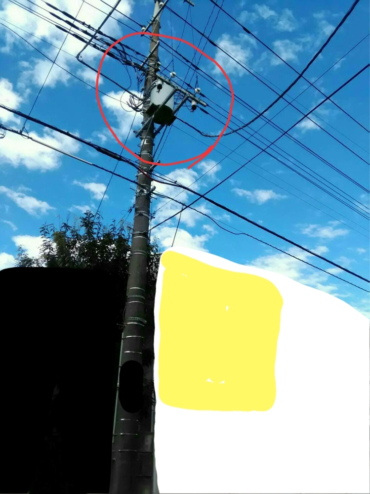 電磁波の影響について質問です。黄色の部分の家です。上の方に変圧器が 