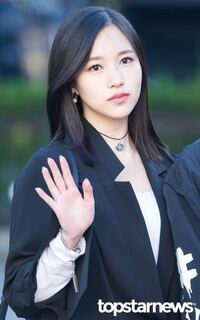 ミナの前髪どのように巻いてありますか 右にくるっと Yahoo 知恵袋