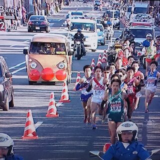 写真の車 アンパンマン号 の正式な車名は何ですか 52系の Yahoo 知恵袋