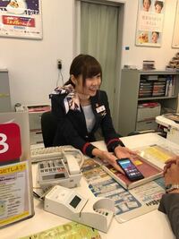 ドコモの店員は美人が何故多いのでしょうかね 新宿 お客さんとの距離が Yahoo 知恵袋