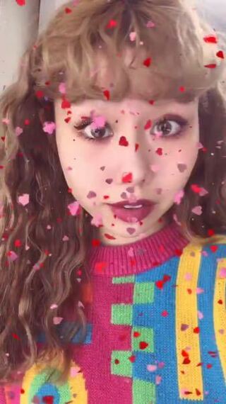 インスタ Gif ハート インスタのストーリーをおしゃれに 人気デザイナー イラストレーターさんが作ったかわいいgifをご紹介 Instagram