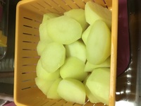 このジャガイモは緑かかってますかね 食べない方がよいのでしょうか Yahoo 知恵袋