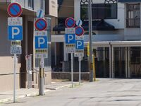 標識のポールを車でぶつけ曲げたら届け出ますか ポールで良かっ Yahoo 知恵袋