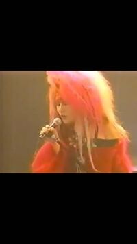 Xjapanについて質問です Hideがボーカルでtoshiがドラムでyo Yahoo 知恵袋