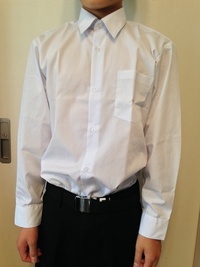 17歳の高校生です 男です 学校の制服ですが 友人が制服のワイシャツ Yahoo 知恵袋