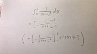 数学III 積分 数学得意な方教えてください！！

写真の問題です。
どうして答えのようになるのですか？
x+1を塊とみて、塊^-2の積分じゃないんですか？ 