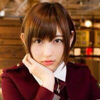 欅坂46の志田愛佳ちゃんは自分で足のサイズが大きいと言っていたので Yahoo 知恵袋